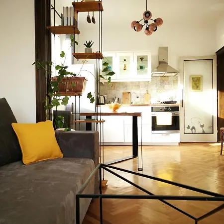 Sunny Downtown For 4 * Sofie