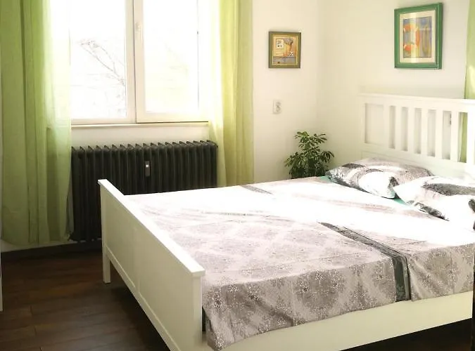 Sunny Downtown For 4