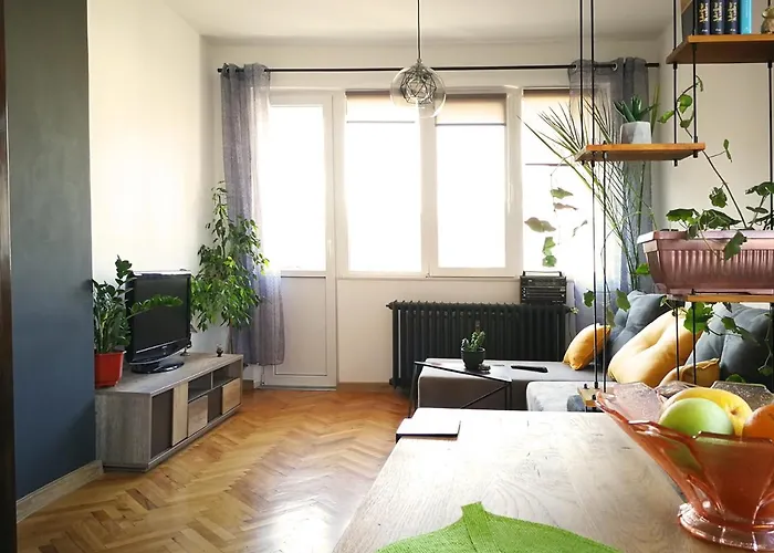 Sunny Downtown For 4