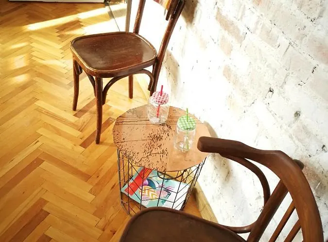 Sunny Downtown For 4