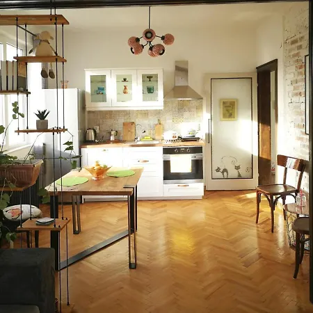 Sunny Downtown For 4 *